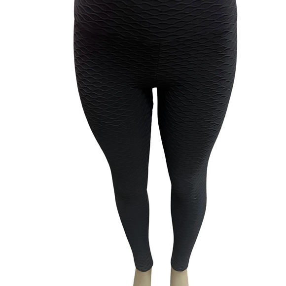 Scrunch butt women’s textured leggings. NWT - Picture 2 of 6